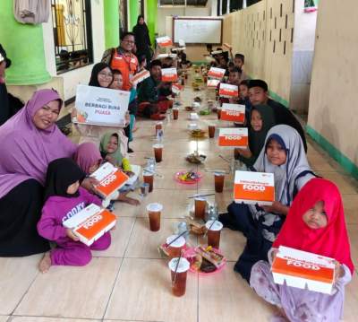 Berbagi Buka Puasa (BBP) Kolaborasi Rumah Zakat bersama DKM Masjid Al Bari