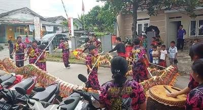 Anak-Anak Warga Sekitar Terhibur Dengan Rangkaian Atraksi Zhong Yi Tang