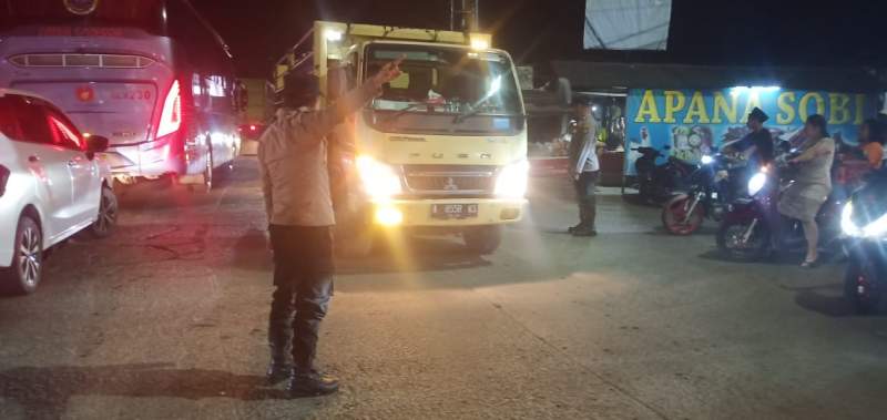 Lambat Di Perbaiki, Truck Tanah KMP Buat Resah Pengendara Lalin