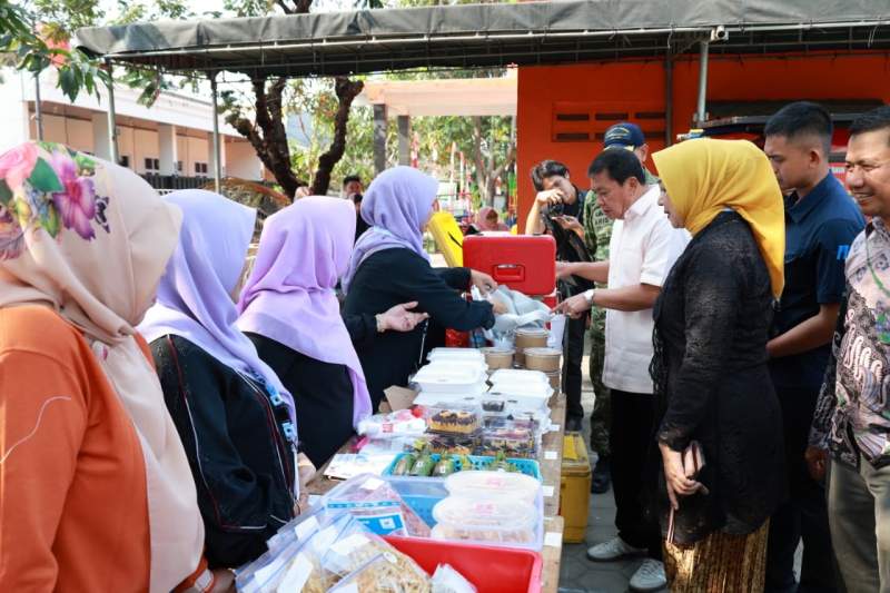 Bupati Tangerang Apresiasi Gebyar Bakti Sosial dan UMKM RW 05 Perum Pondok Rejeki Kutabaru
