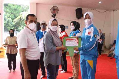 PLH Bupati OKU Berikan Piagam Penghargaan dan Apresiasi Kepada Paskibraka