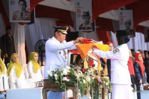 Wakil Wali Kota Tangerang Pimpin Upacara Penurunan Bendera, Apresiasi Kedisiplinan Paskibraka 2026