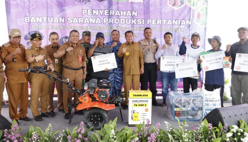 Pemkab Tangerang Salurkan Bantuan Sarana Produksi Pertanian di Tanjung Anom