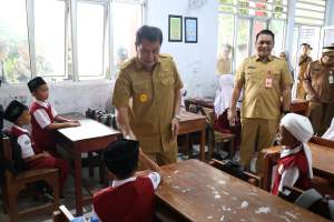 Bupati Maesyal Rasyid Sambangi Hari Pertama Sekolah, Pantau Langsung Antusiasme Siswa