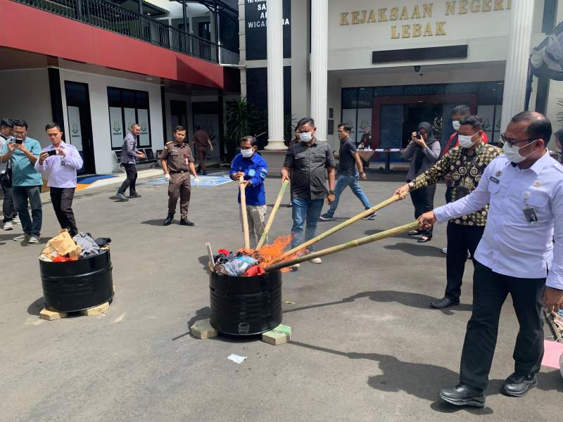 Kejari Lebak Musnahkan 57 Barang Bukti Inkrah, Didominasi Kasus Narkotika dan Perlindungan Anak