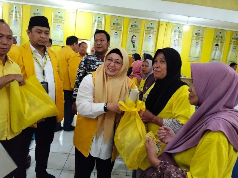 Ketua Golkar Kabupaten Tangerang Bagikan 1000 Paket Sembako Gratis