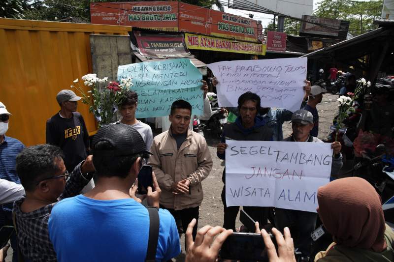 Takut Didemo Warga Puncak, Menteri LH Kabur