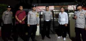 Anggota Polsek Balaraja Laksanakan Pengamanan Sispam Mako Polsek Balaraja Pada Malam Hari