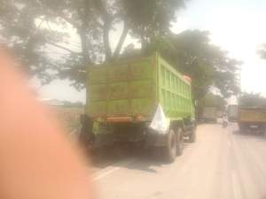 Truk Parkir Sembarangan di Batuceper Resahkan Warga, Dishub Diminta Bertindak Tegas