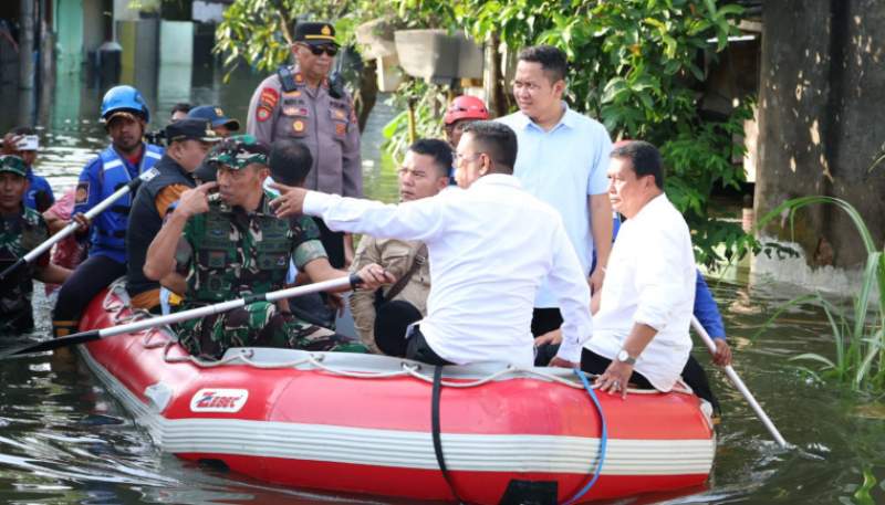 Bupati Tangerang Bersama Gubernur Banten Tinjau Banjir di Gelam Jaya Pasar Kemis