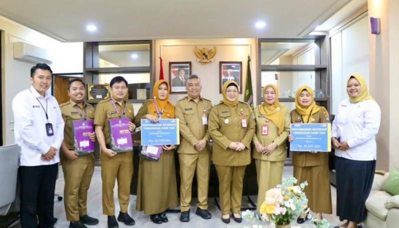 Momentum Pembenahan ASN: Wabup Tangerang Serahkan Ratusan SK Kenaikan Pangkat dan Pensiun