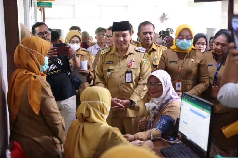 Pj. Bupati Bogor Tinjau Langsung Pengecekan Kesehatan Gratis di Puskesmas Cimandala