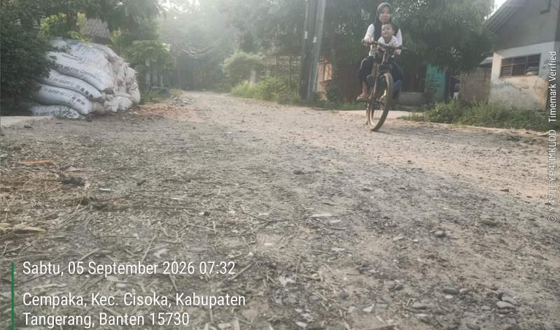 Puluhan Tahun Tak Beraspal, Warga Sebut Jalan Penghubung Cempaka-Sukatani sebagai &ldquo;Jalan Rematik&rdquo;