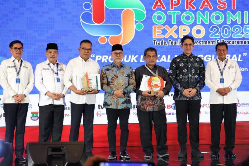 Bupati Tangerang Dampingi Menko Pangan Tutup APKASI Otonomi Expo 2025 di ICE BSD