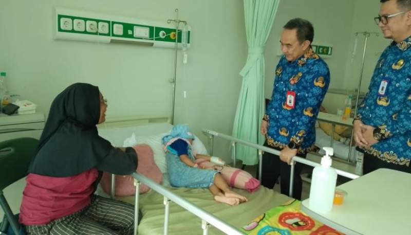 Kunjungi RSUD Tigaraksa, Sekda Soma Berikan Nama Bayi Baru Lahir
