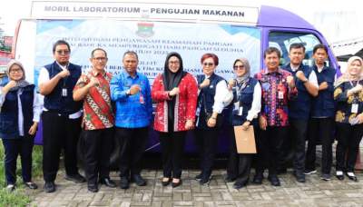 Sidak Pasar Tradisional, Wabup Intan Pastikan Stok dan Harga Bahan Pangan Stabil