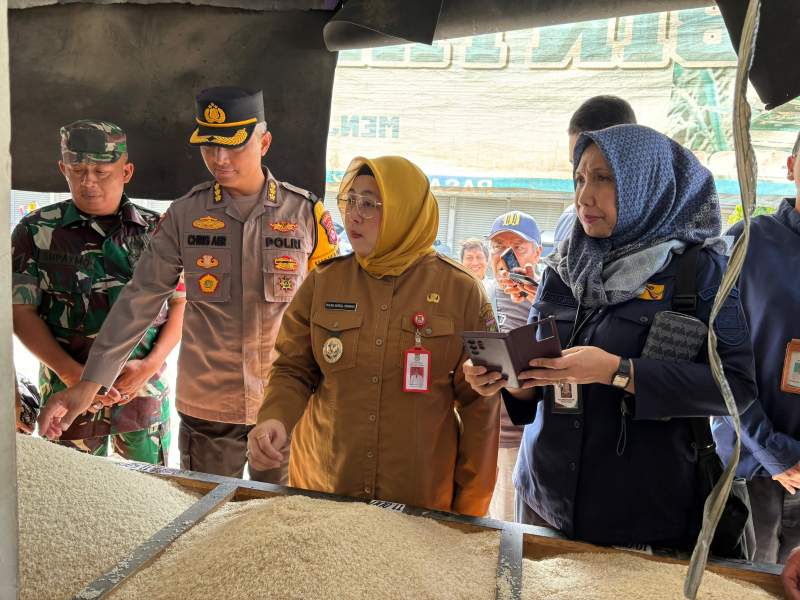 Perumda NKR dan Bapanas Sidak Pasar Cisoka, Pastikan Stok Pangan Aman Jelang Lebaran