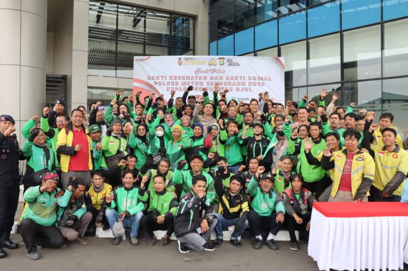 Bakti Sosial dan Cek Kesehatan Warnai Jumat Peduli Polres Metro Tangerang Kota Bersama Komunitas Ojol