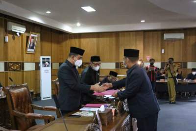 Plh Bupati Edward Candra Hadiri Penutupan Rapat Paripurna DPRD OKU