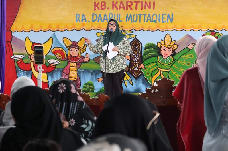 Hadiri Kelulusan RA, Wabup Intan Nurul Hikmah Sosialisasi Program Sekolah Gratis SD-SMP Swasta di Kabupaten Tangerang