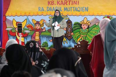 Hadiri Kelulusan RA, Wabup Intan Nurul Hikmah Sosialisasi Program Sekolah Gratis SD-SMP Swasta di Kabupaten Tangerang