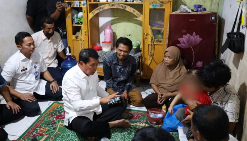 Bupati Tangerang Kunjungi Anak Penderita Tumor di Desa Pasilian Kecamatan Kronjo