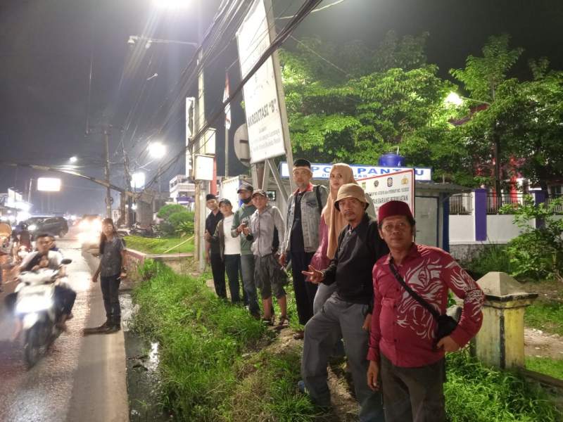 Parkir Liar Truk Tanah Resahkan Warga Solear di Jalur Adiyasa-Maja