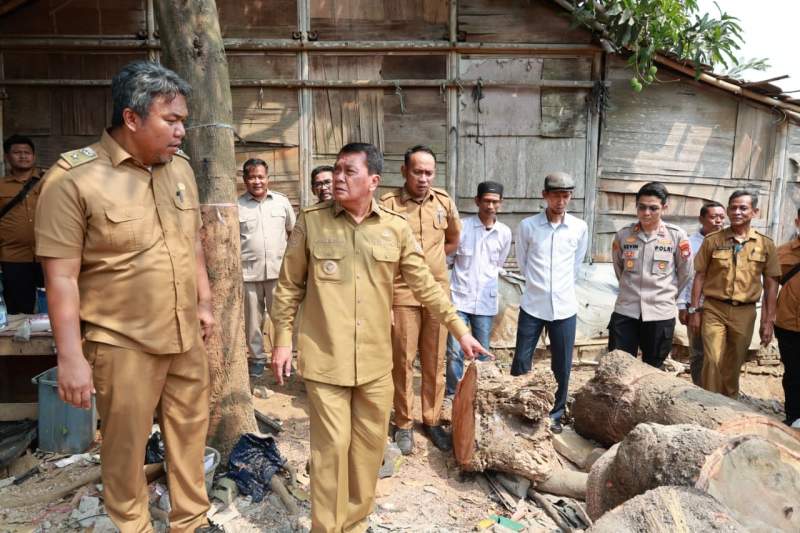 Bupati Tangerang Sambangi Keluarga Korban Pohon Tumbang Di Teluknaga