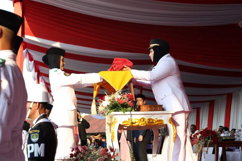 Upacara Penurunan Bendera di Tangerang Berlangsung Meriah, Paskibraka Beraksi