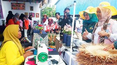 Ibu Binwil Bapak Bupati Jumling Meriahkan Cisoka