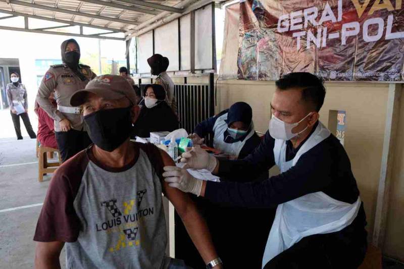 Sukseskan Program Pemerintah, Satlantas Polresta Tangerang Gelar Vaksinasi bagi Pemohon SIM