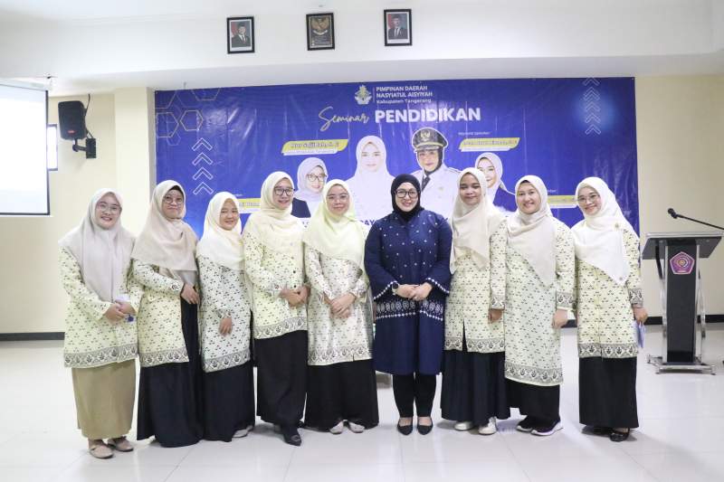 Buka Seminar Pendidikan, Wabup Intan: Keluarga Harus Jadi Benteng Hadapi Potensi Resiko Laten Era Digital