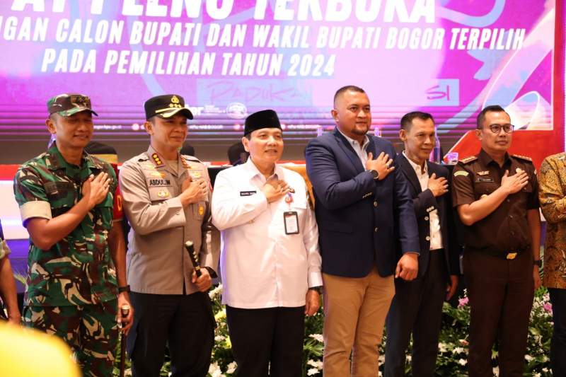 Pj. Bupati Bogor Mengikuti Rapat Pleno Penetapan Bupati dan Wakil Bupati Bogor Terpilih