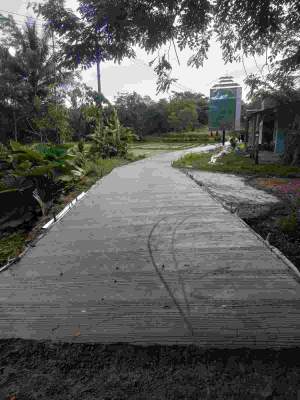 Betonisasi Jalan Desa Kampung Garobog  Disambut Gembira Oleh Warga