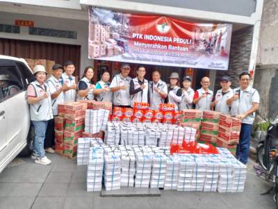 PTK Indonesia Peduli, Salurkan 350 Nasi Padang untuk Korban Kebakaran Krendang