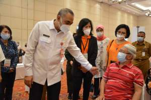 Zaki Terus Pantau Pelaksanaan Vaksinasi Lansia Di Kabupaten Tangerang