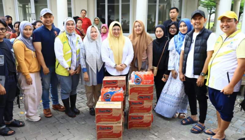 Respon Cepat Bencana, Wabup Intan Tinjau Lokasi Banjir di Kresek dan Salurkan Bantuan