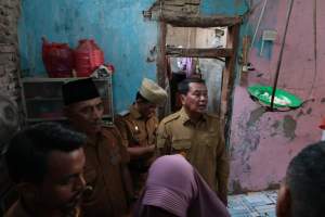 Bupati Tangerang Pastikan Rumah Bu Laila Segera Dibangun