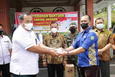 PLH Bupati Candra Hadiri Acara Penyerahan Bantuan Tabung Oksigen Program Tanggung Jawab Sosial Lingkungan BUMN PT. Semen Baturaja Kepada Pemerintahan Kabupaten OKU