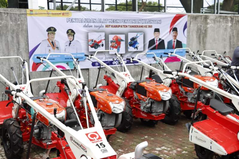 Pemkab Tangerang Serahkan 37 Unit Alsintan untuk Dorong Produktivitas dan Kesejahteraan Petani