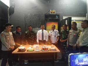 Sinergitas Tiga Kecamatan, Forkopimcam Beri Kejutan HUT Bhayangkara ke-80 di Polsek Cisoka