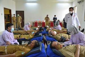 Wujudkan 10.000 Kantong Darah, Bupati Zaki Ikut Donor Darah