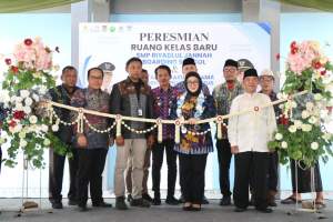 Wabup Intan Resmikan Ruang Kelas Baru SMP Riyadlul Jannah Boarding School Kresek