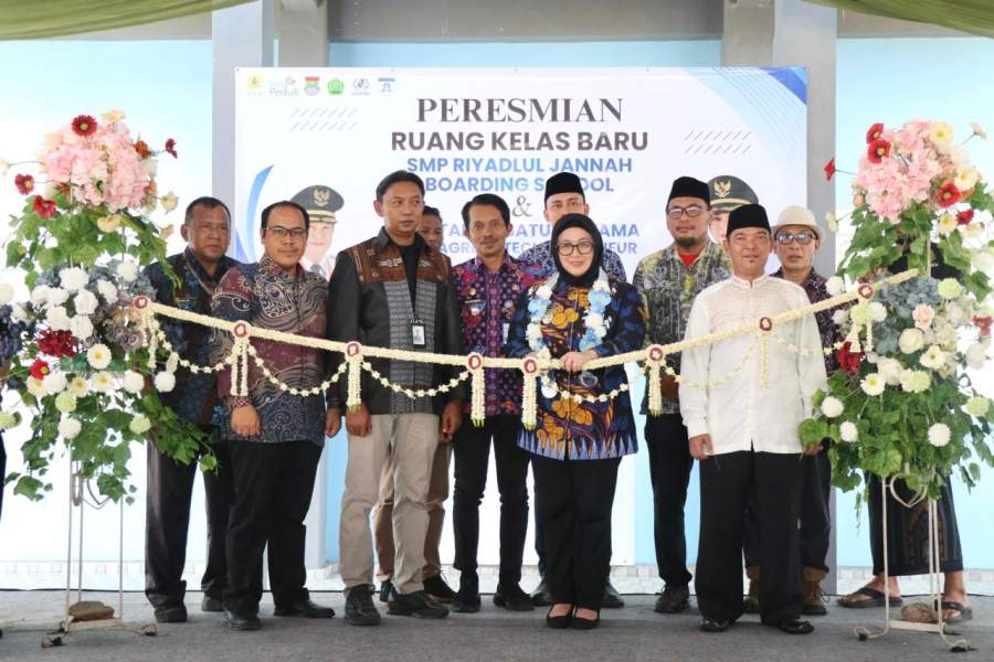 Wabup Intan Resmikan Ruang Kelas Baru SMP Riyadlul Jannah Boarding School Kresek