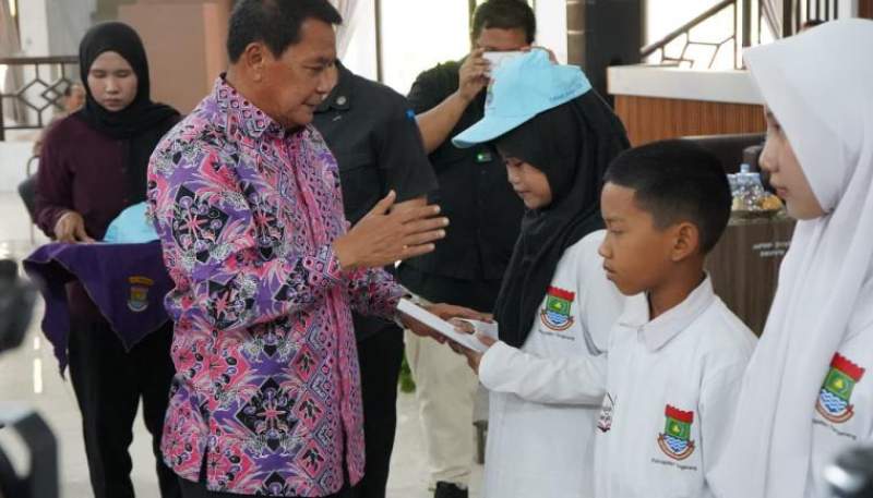 Lepas 200 Pelajar Calon Siswa Sekolah Rakyat, Bupati Maesyal Tekankan MPLS Ramah Anak dan Penguatan Karakter