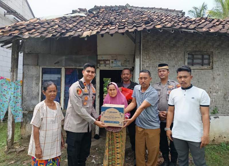 Tali Asih Polri, Kapolsek Cisoka Kunjungi Nenek Rohani yang Tinggal di Rumah Tidak Layak Huni