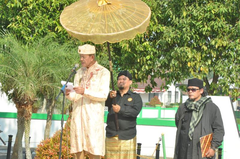 Peringati HUT RI ke-80, Banten Genius Network Gelar Upacara di Keraton Surosowan