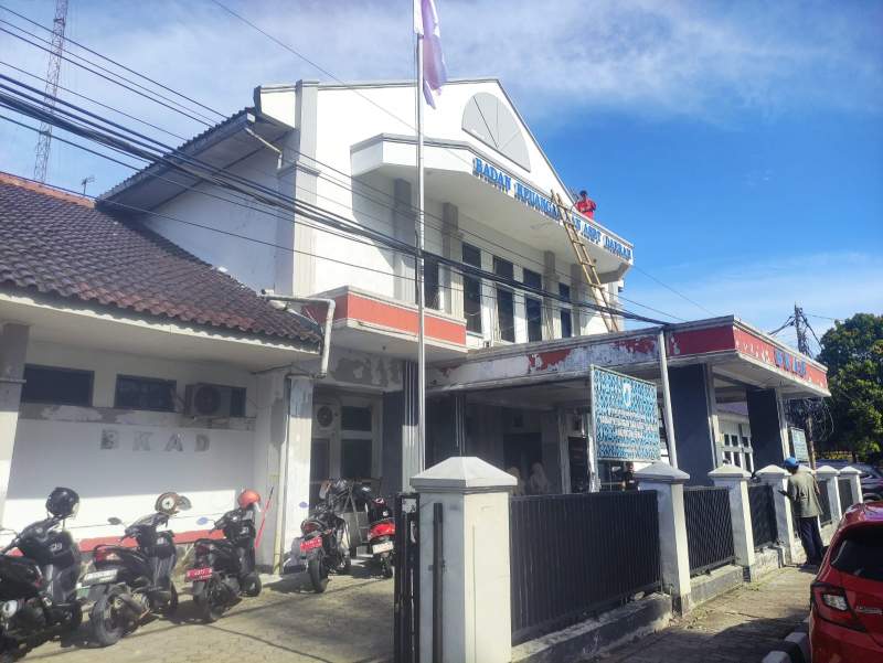 Proyek Pemeliharaan Kantor BKAD Lebak Disorot, Diduga Dikerjakan Asal-asalan dan Tanpa Transparansi