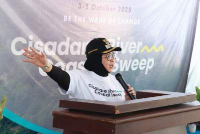 Hadiri Sapu Pantai Sungai Cisadane, Wabup Intan: Lingkungan Yang Bersih dan Sehat adalah Hak Sekaligus Kewajiban Bersama