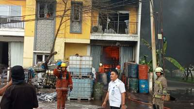 Camat Cisoka Gerak Cepat Tinjau Lokasi Kebakaran di Pergudangan Cisoka